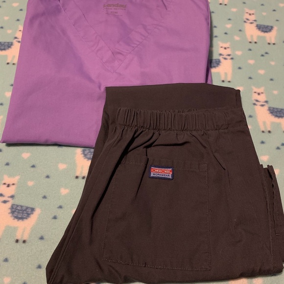 Scrub sets - Picture 3 of 8